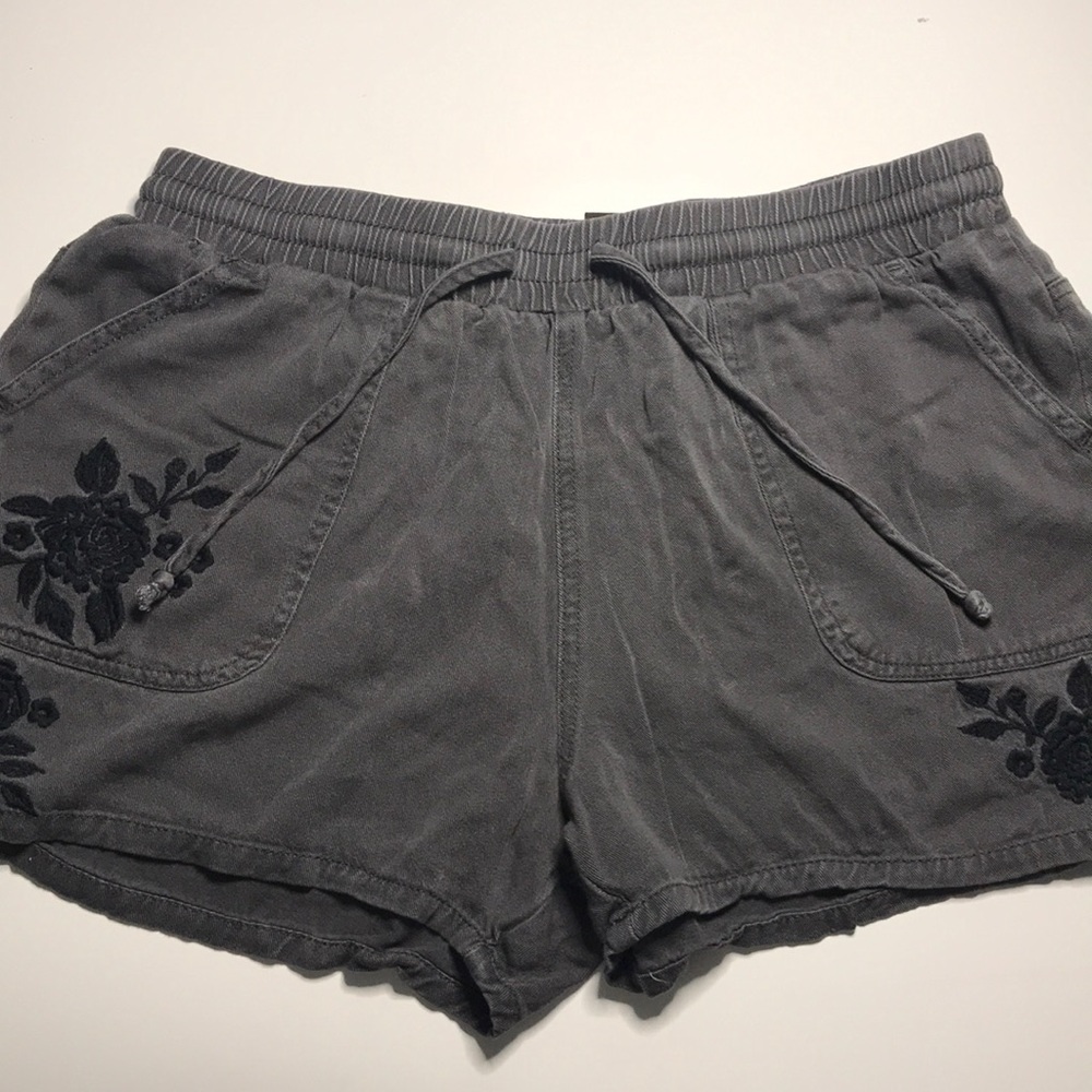 Flower embroidery short